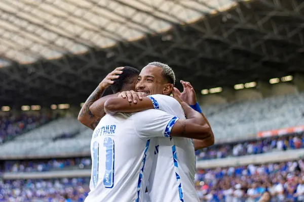 
				
					Cruzeiro vence com tranquilidade e afunda o Vitória: 3 a 1
				
				