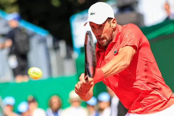 
				
					Djokovic passa mal, mas luta e vai à semifinal em Monte Carlo
				
				