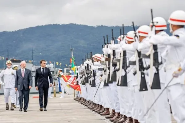 
				
					Em último dia no Brasil, Macron faz visita ao DF
				
				
