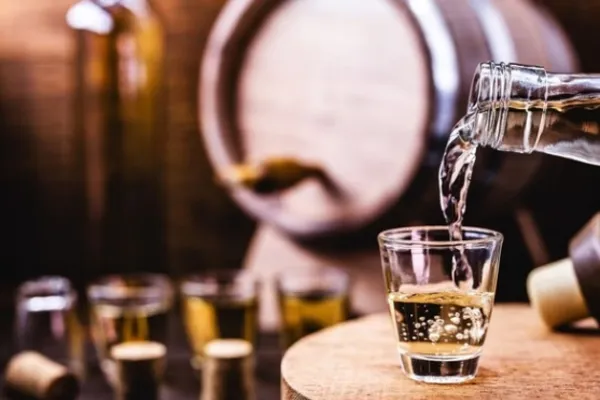 
				
					Governo propõe imposto mais alto para bebidas com maior teor alcoólico
				
				