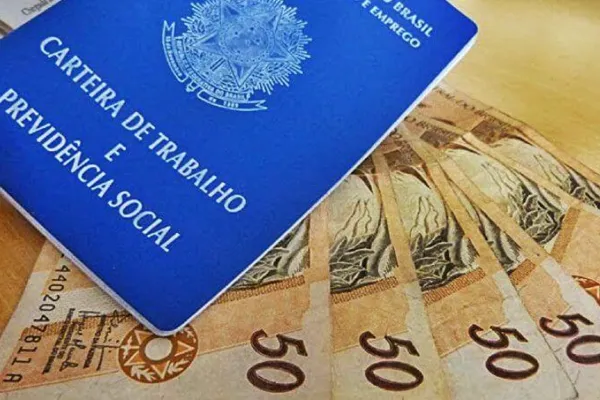 
				
					Governo propõe salário mínimo de R$ 1.502 em 2025
				
				
