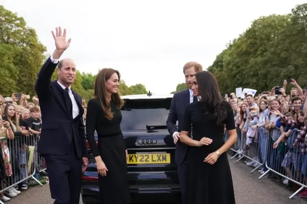 
				
					Harry e Meghan se pronunciam sobre câncer de Kate Middleton
				
				