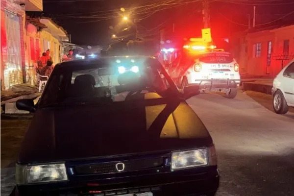 
				
					Homem é morto com tiro na cabeça dentro de Fiat Uno na Ponta Grossa
				
				
