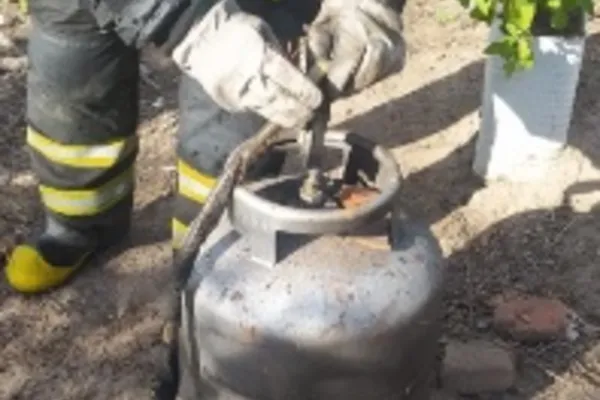 
				
					Incêndio destrói casa em AL após homem atear fogo em botijão de gás
				
				