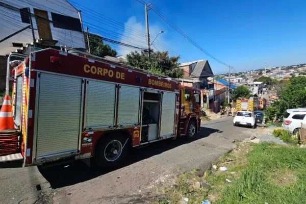 
				
					Incêndio destrói seis casas; uma pessoa ficou ferida
				
				