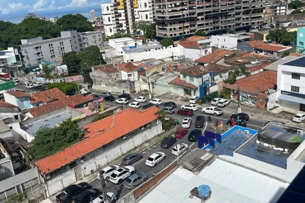 
				
					Interdição para demolir prédio no Jaraguá provoca congestionamento
				
				