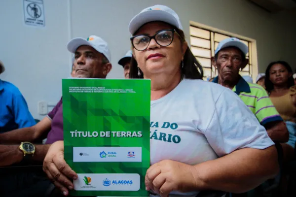 
				
					Iteral faz entrega títulos de terra para agricultores em Paulo Jacinto
				
				