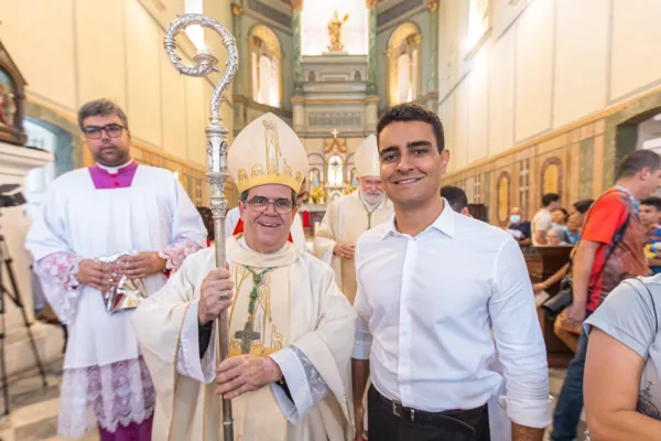 
				
					JHC prestigia missa de início do governo do novo arcebispo de Maceió
				
				