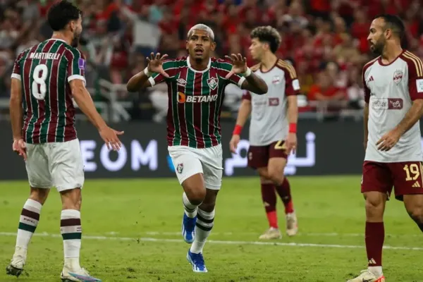 
				
					John Kennedy e mais três atletas do Fluminense são afastados
				
				