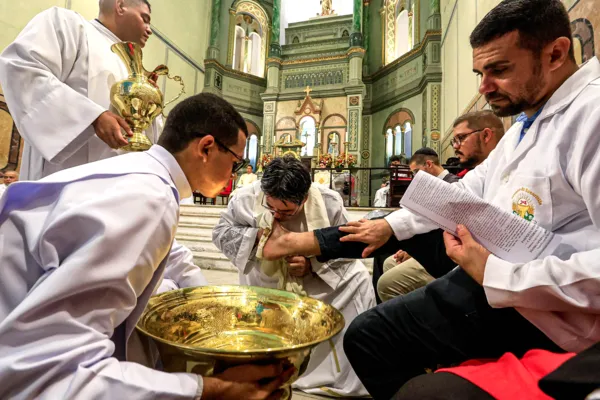 
				
					Missa do Lava-pés dá início ao Tríduo Pascal da Semana Santa
				
				