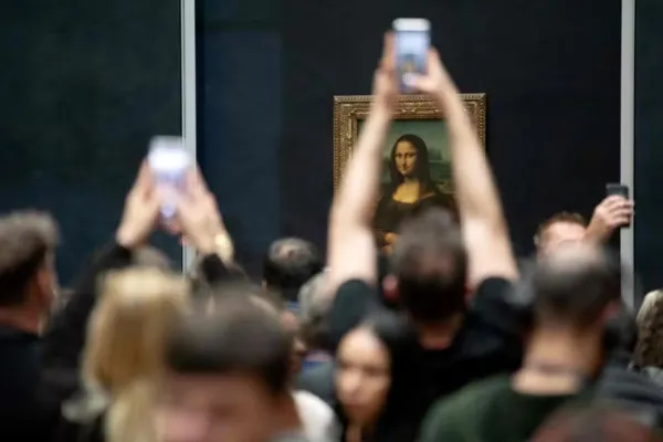 
				
					Mona Lisa pode ganhar sala própria no Museu do Louvre
				
				