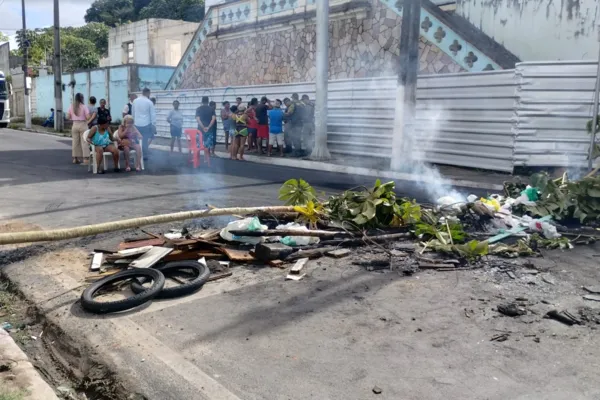 
				
					Moradores do Bom Parto fazem novo protesto por causa da falta de água
				
				