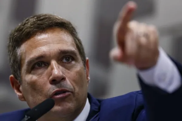
				
					No mundo, classe política não aceita aperto fiscal, diz Campos Neto
				
				