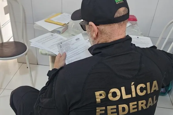 
				
					PF cumpre mandados em Arapiraca em operação contra o tráfico
				
				