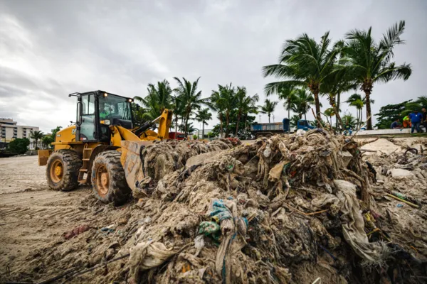 
				
					Prefeitura tirou mais de 420 toneladas de lixo da foz do Salgadinho
				
				