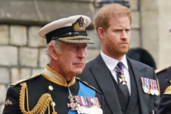 
				
					Príncipe Harry chorou após ordem de despejo do rei Charles, diz site
				
				