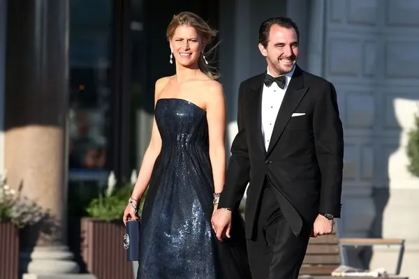 
				
					Príncipe Nikolaos e princesa Tatiana anunciam divórcio e chocam Grécia
				
				