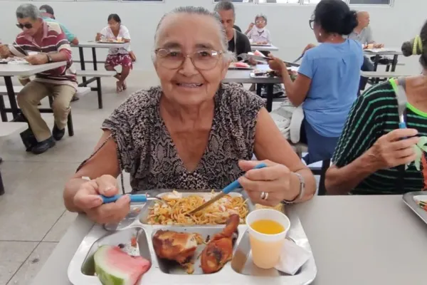 
				
					Restaurante Popular do Centro é preferência de idosos no almoço
				
				