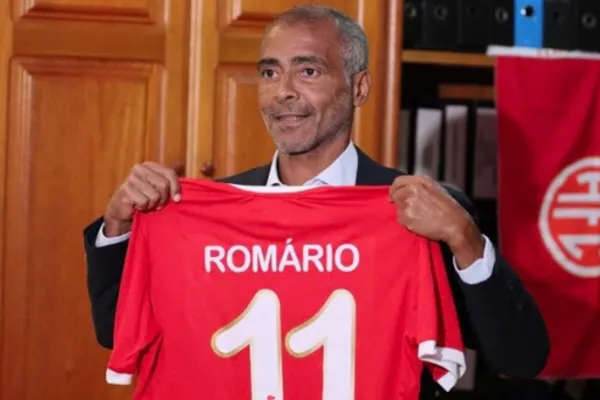 
				
					Romário assina com clube que é presidente e pode voltar a jogar
				
				