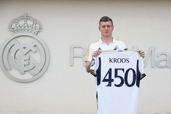 
				
					Toni Kroos define o seu futuro no Real Madrid
				
				