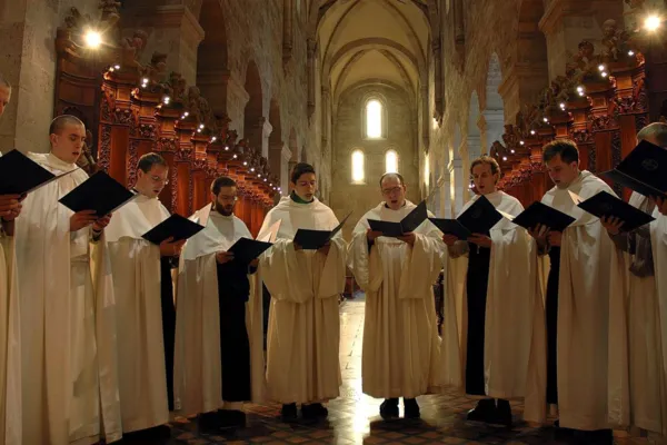 
				
					Tradição religiosa: canto gregoriano volta a ser entoado nas igrejas
				
				