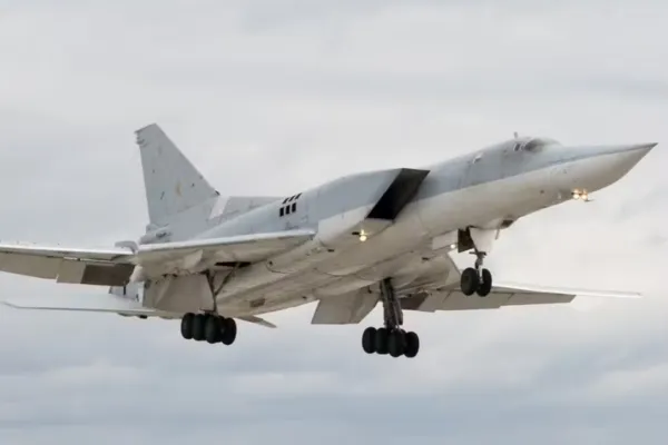 
				
					Ucrânia diz ter derrubado avião militar da Rússia em ataque
				
				