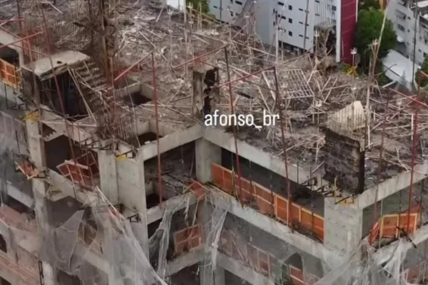 
				
					Veja imagens de como ficou prédio consumido por incêndio no Recife
				
				