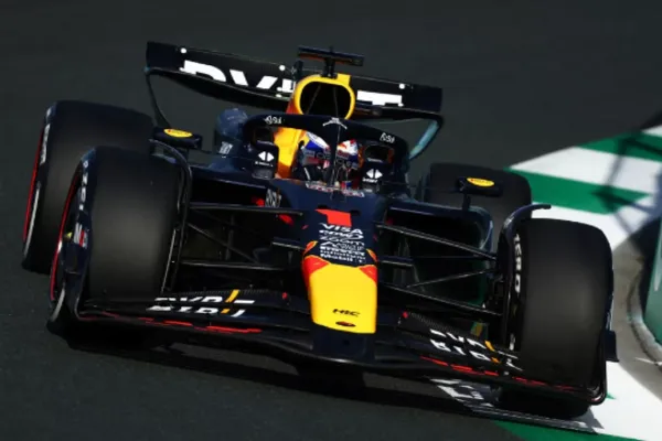 
				
					Verstappen lidera o primeiro treino livre para GP da Arábia Saudita
				
				