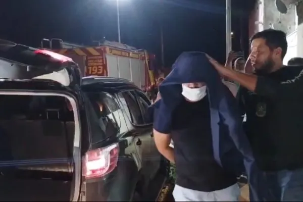 
				
					Vídeo mostra prisão de empresário suspeito de chacina em Arapiraca
				
				