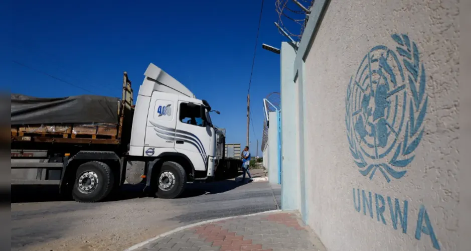 Caminhões de ajuda humanitária chegam a depósito da ONU no centro da Faixa de Gaza