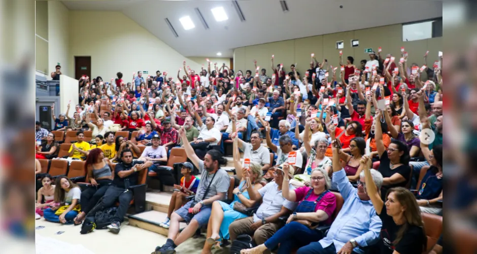 Professores de Maceió aprovaram greve durante assembleia nessa quinta-feira