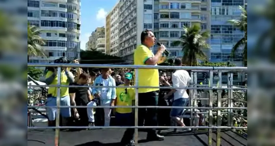 Bolsonaro diz ser acusado sem provas e exalta Elon Musk em ato no Rio