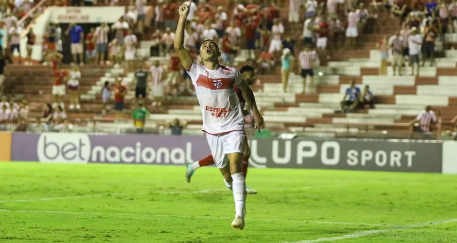 Gegê feliz com o gol que marcou pelo CRB