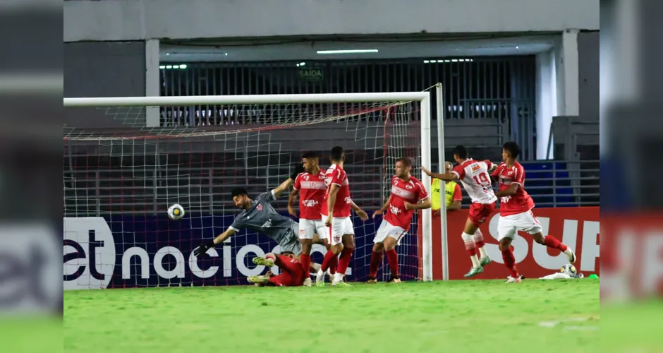 Momento do gol da Juazeirense, quando diminuiu o placar