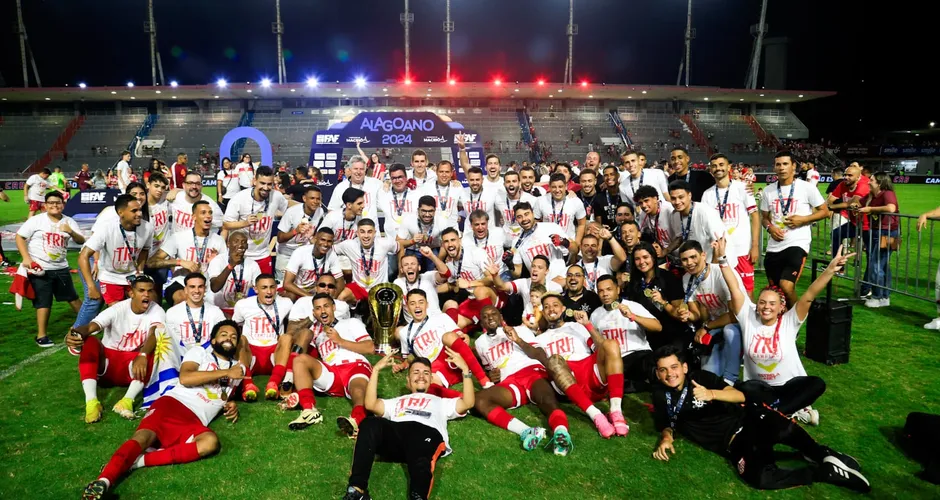 CRB faz a festa após garantir título no Rei Pelé