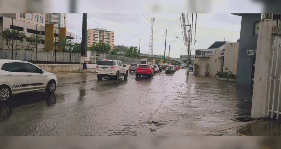 Chuva provoca alagamentos em diversos pontos de Macei nesta sexta