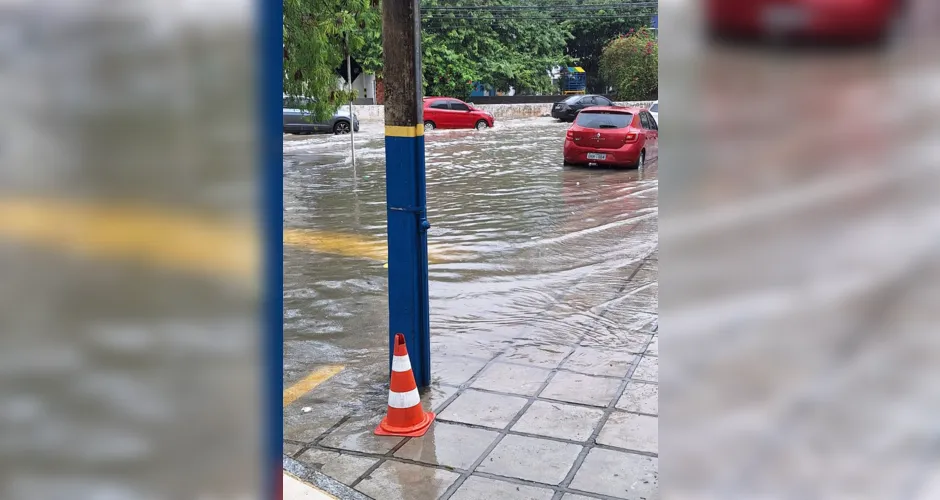 Chuvas provocam alagamentos em diversas chuvas de Maceió