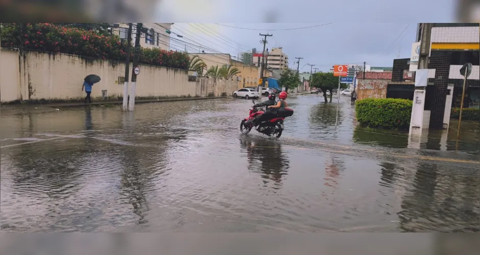 Chuva provoca alagamentos em diversos pontos de Macei