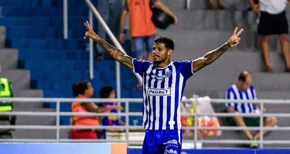 Tiago Marques voltou a balançar as redes pelo Azulão