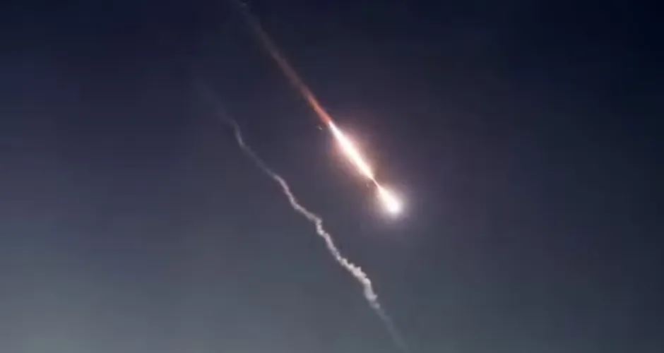 Artefatos caindo sob Jerusalém