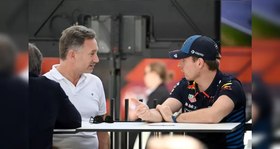 Verstappen e Horner em reunião no Paddock da Austrália