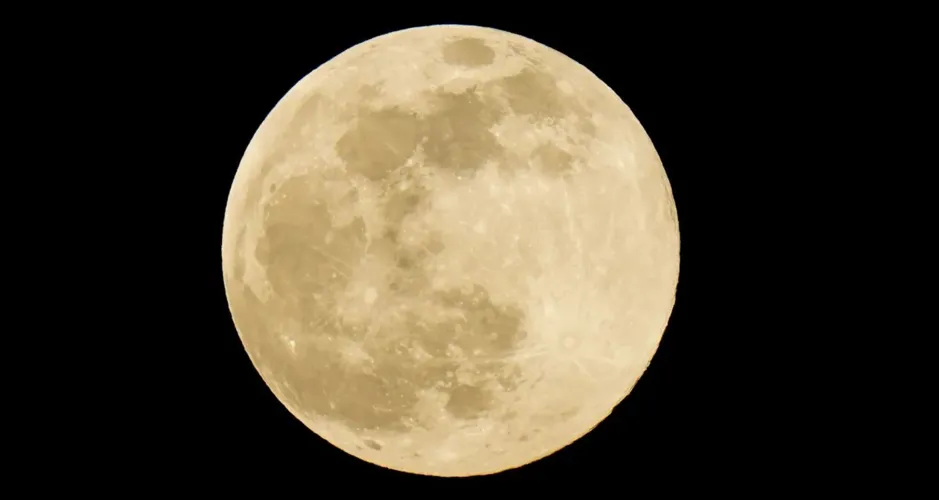 Lua cheia vista em abril de 2021 na Pensilvânia, nos Estados Unidos