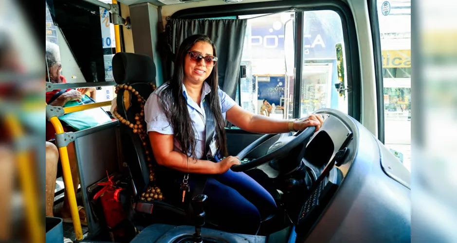 Jornada de Nielma começa às 5h20 e se estende até o meia-dia
Nielma - motorista de onibus da empresa, Viação cidade Maceió. Alagoas - Brasil.
Foto:@Ailton Cruz