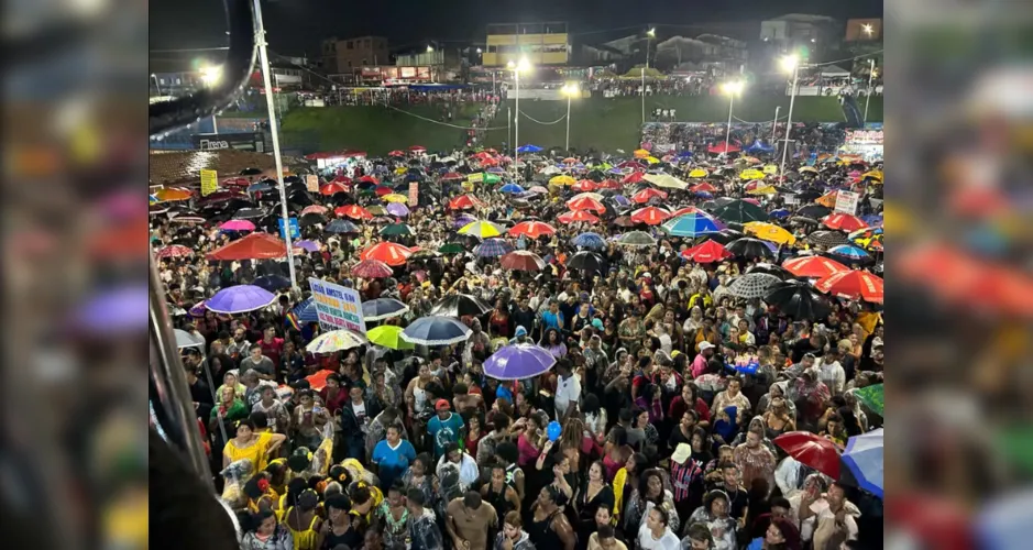 Multidão lota Arena Pronaica, em Cajazeiras, para acompanhar final do BBB 24