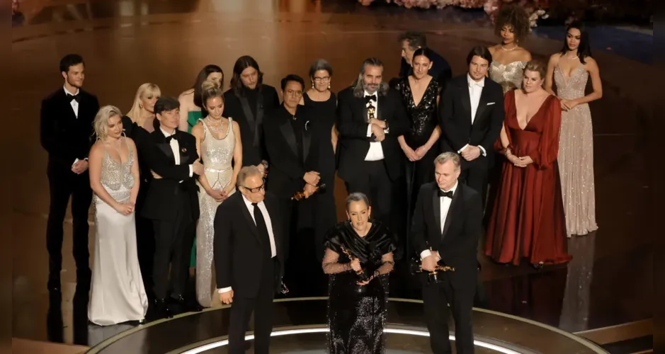Equipe de Oppenheimer comemora vitória de "Melhor Filme" no Oscar 2024