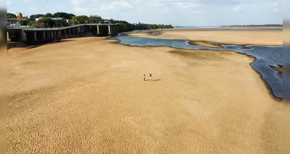 Seca severa deixa Rio Branco sem água e praias se formam no leito