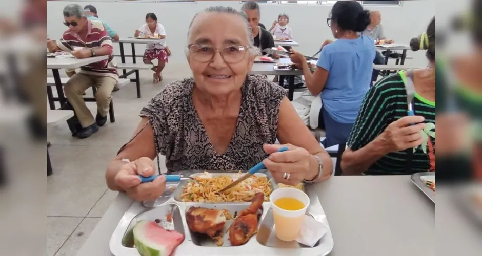 Dona Lourdes Silva, 72 anos, sempre que vem ao Centro, almoça no Restaurante Popular