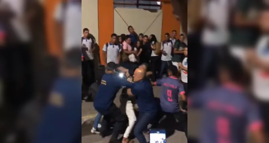 Vídeo mostra briga generalizada entre estudantes em Junqueiro