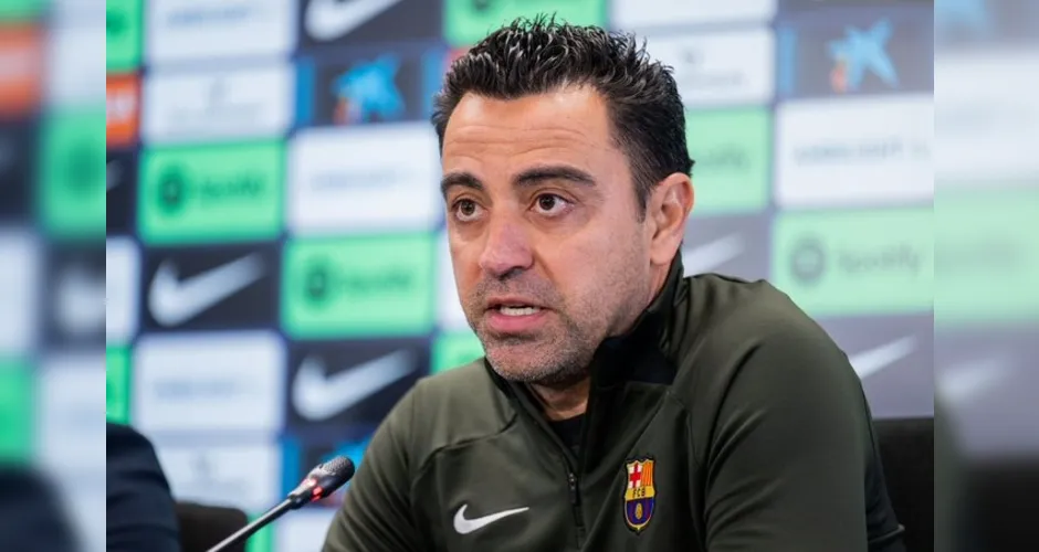 Xavi Hernández confirmou em coletiva de imprensa que permanecerá no Barcelona até junho de 2025