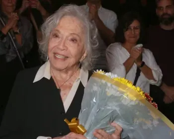 Aos 94 anos, Nathalia Timberg é homenageada em espetáculo